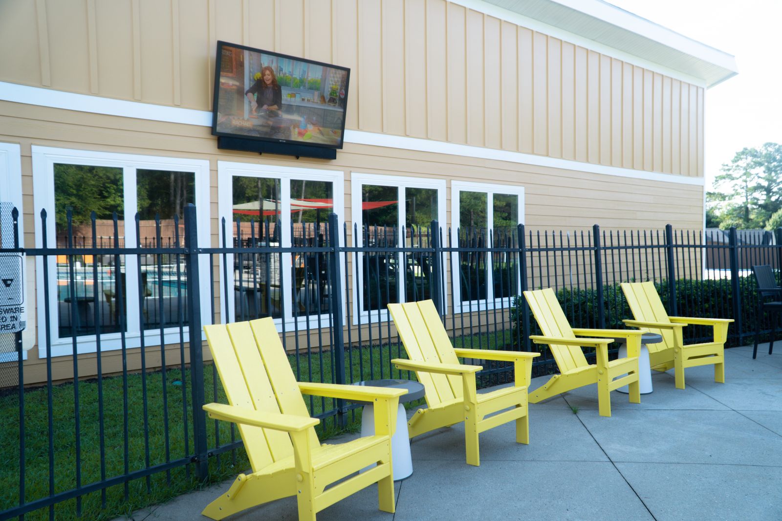 outdoor lounge chairs